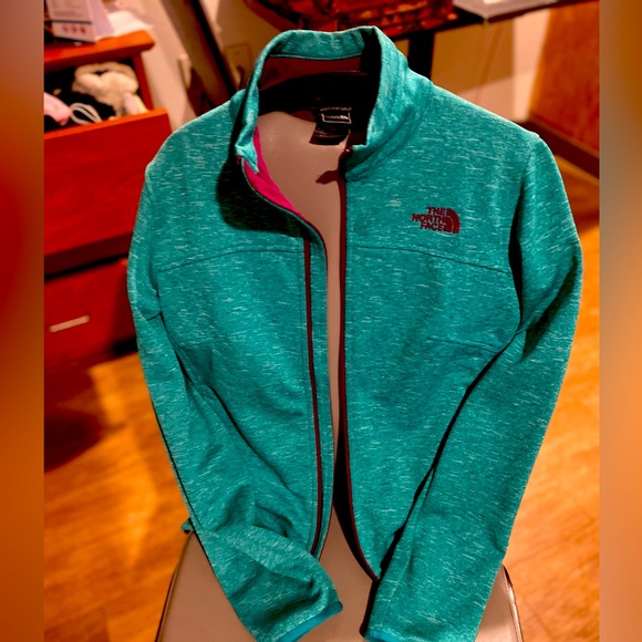 Size small North Face never worn jacket - Picture 1 of 3